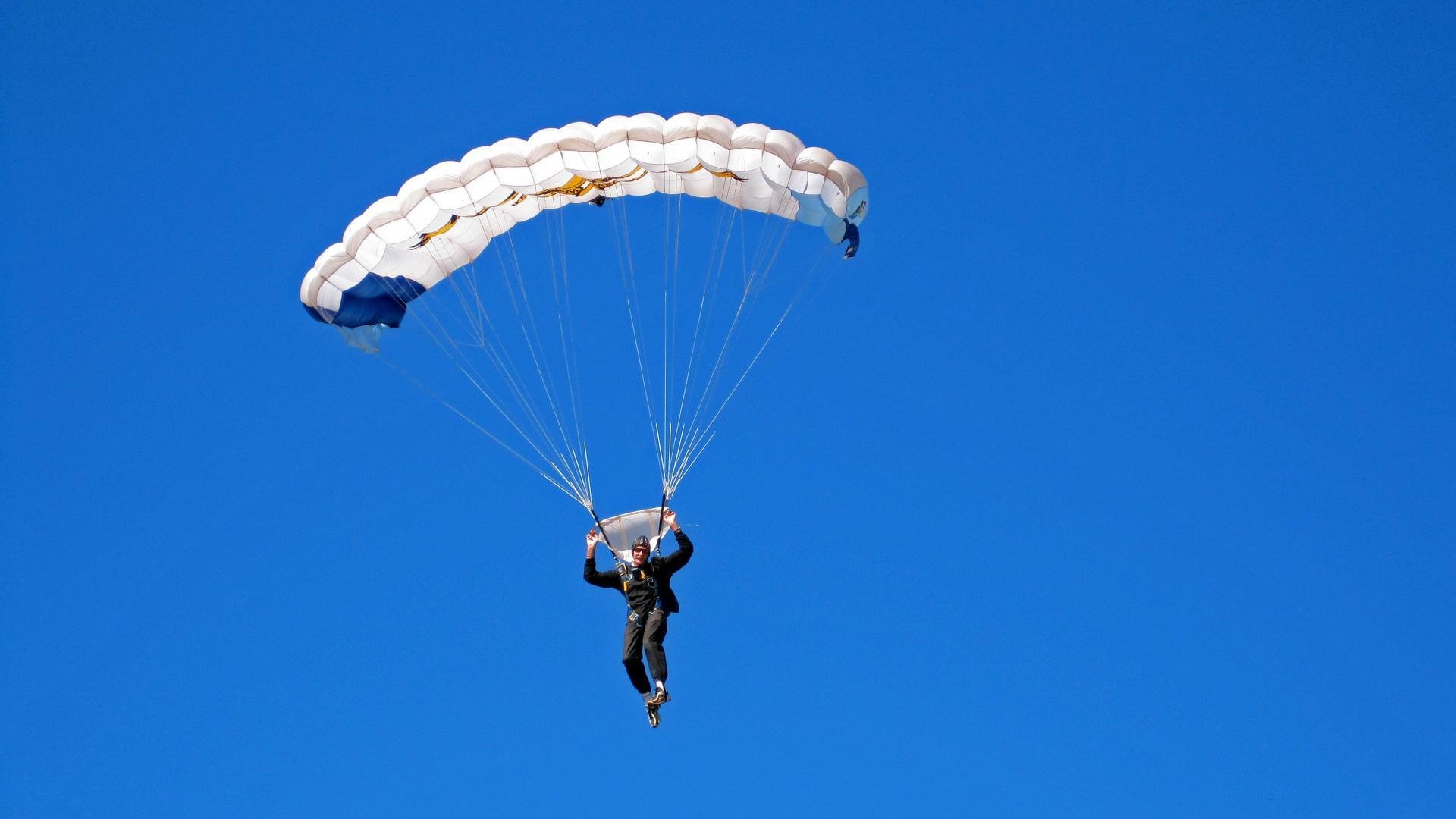 体育联赛商业合作扩大